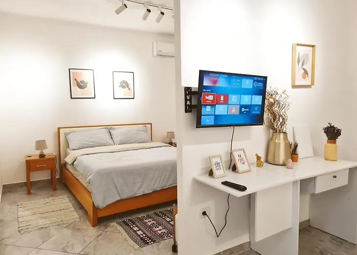 Your Far Away From Home! Τίρανα